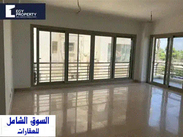 استوديو فاخر على كورنيش المعادي - فيو خلاب للنيل! (فرش، تكيف، عائد استثماري مميز)