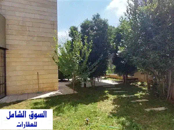 شقة فاخرة في منطقة برمانا، مونير ستريت - إطلالة خلابة وتراس واسع (BR273)
