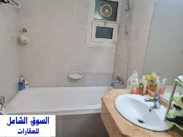 غرفة مفروشة للإيجار بشاب في فيلا راقية بمنطقة ربدان...