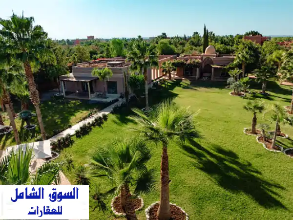 قصر فاخر للإيجار في مراكش - 14 جناحًا على طريق أمزميز!