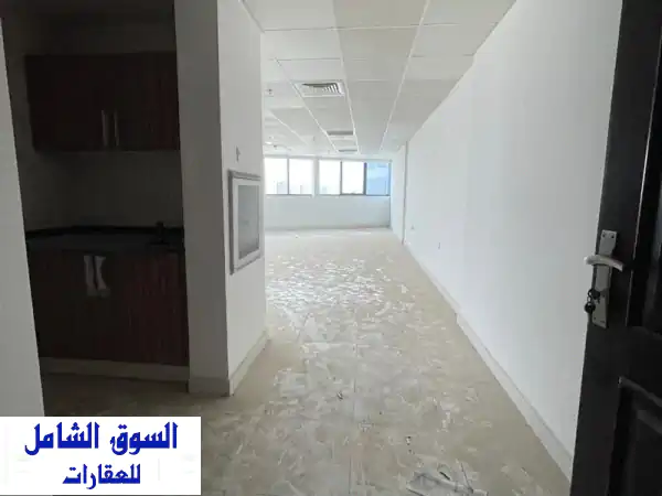 مكتب فاخر مطل على البحر في أبراج الفالكون - الراشدية 2! (340 ألف)