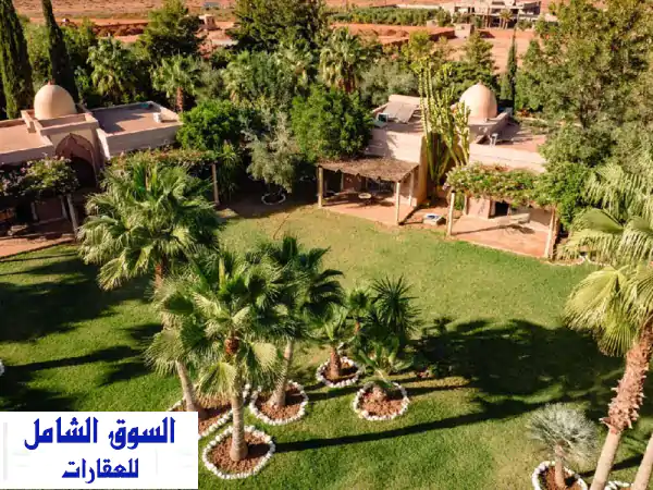 قصر فاخر للإيجار في مراكش - 14 جناحًا على طريق أمزميز!