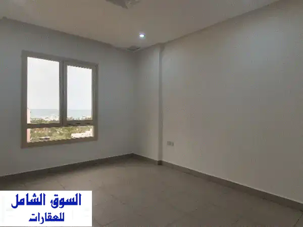 شقة فسيحة 3 غرف نوم في السالمية - إطلالة بحرية جزئية - 600 دينار فقط!