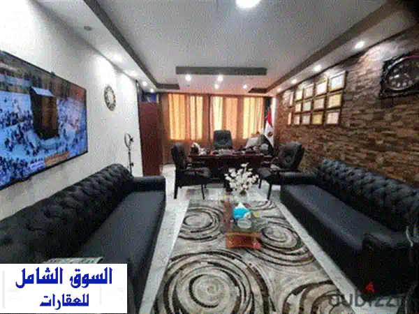 شقة إدارية للايجار في موقع مميز بسموحة - واجهة إعلانية رائعة!