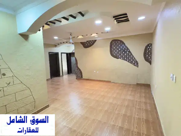 للإيجار  فيلا أنيقة في سند تقع في موقع مميز بالقرب من مكتب البريد. تشمل الكهرباء وتقدم بسعر رائع. ...