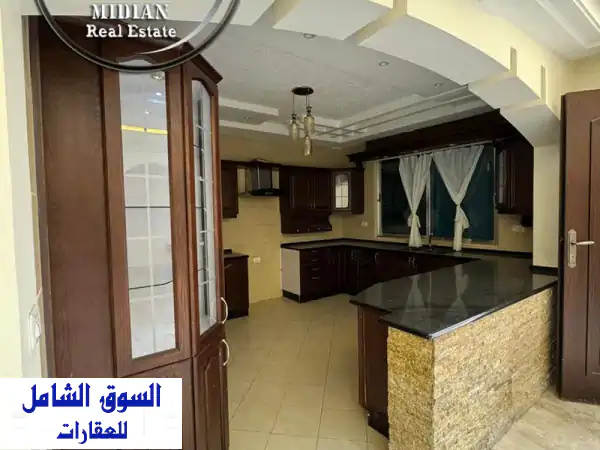 شقة فاخرة شبه أرضي للإيجار في خلدا - 250م + حديقة 200م! رقم الإعلان: 8509