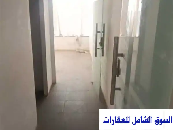 مكتب 180 متر ادارى وتجاري للبيع على المحور...