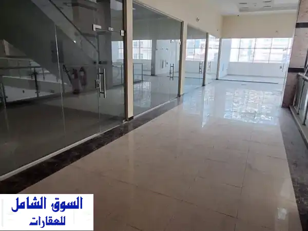 فرصة استثمارية ذهبية! مول تجاري كامل للبيع في الشارقة - طريق الرولة