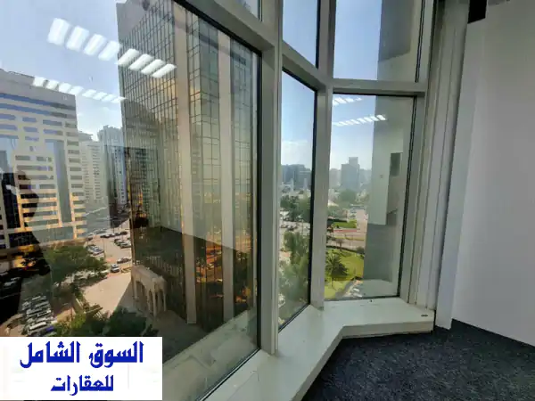 مكتب فاخر للإيجار في كورنيش الخالدية بأبوظبي -...