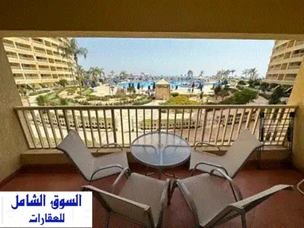 استمتع بإجازة لا تُنسى في شاليه فاخر بورتو السخنة - إطلالة مباشرة على البحر!