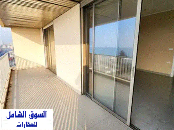 مكتب فاخر للبيع في منطقة عين الشباك - موقع مميز على الطريق الرئيسي