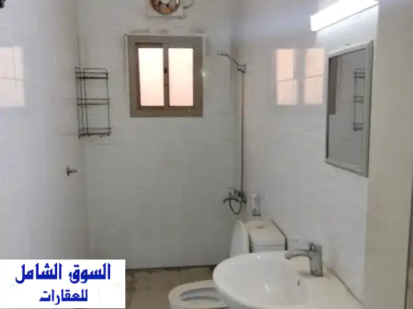 شقة للإيجار في جد علي - غرفتين، مصعد، كهرباء مجانية! (200 دينار)
