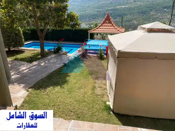 فيلا فاخرة للبيع في حراجل - إطلالة جبلية خلابة...