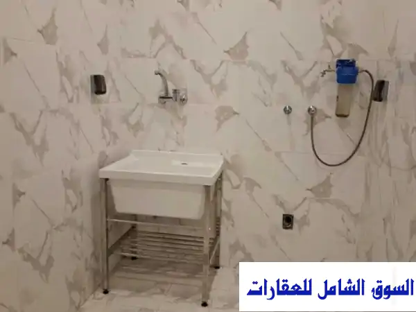 دور أول فاخر للإيجار في المسايل - 4 غرف + غرفة سائق - موقع متميز!