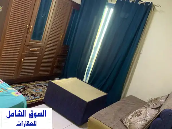 غرفة واسعة مع بلكونة خاصة في سكن بنات هادئ بعجمان...