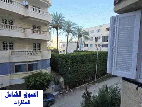 شقة روف فاخرة للبيع في العجمي - شاطئ النخيل | بحر وخدمات على مرمى حجر!