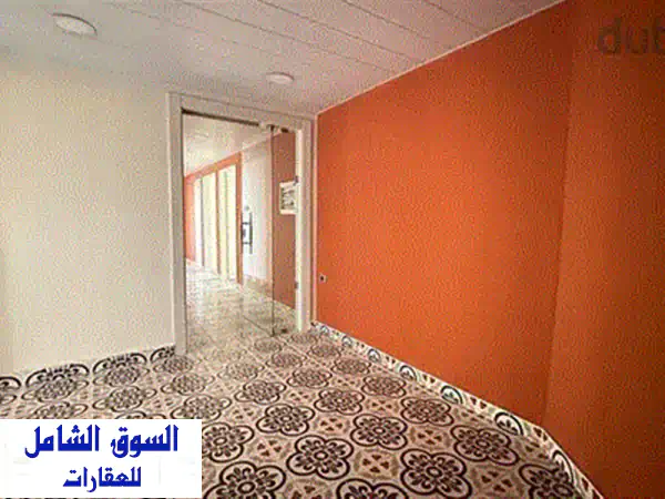 مستودع فاخر مع صالة عرض للإيجار في سن الفيل - موقع متميز!