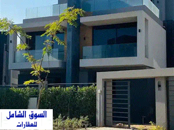 فرصة ذهبية! فيلا تاون هاوس للبيع في لافيستا الشروق بسعر قديم - استلام فوري!