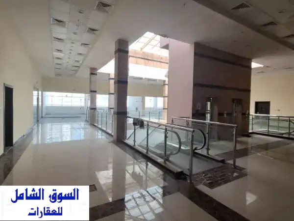 فرصة استثمارية ذهبية! مول تجاري كامل للبيع في الشارقة...