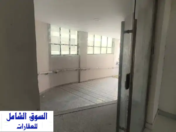 شقة فاخرة على كورنيش عجمان - 3000 قدم - إيجار سنوي