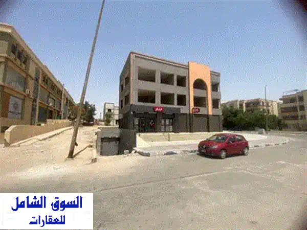 فرصة ذهبية! محل تجاري 230م² للإيجار في كمبوند نزهة العبور - موقع استراتيجي!