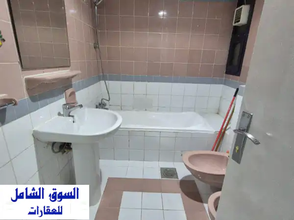 شقة هادئة مُؤثثة بالكامل لشاب ملتزم في شارع النجدة...
