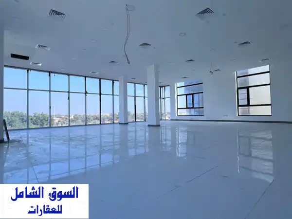 للإيجار مساحة تجارية جديدة عبارة عن طابق كامل في...