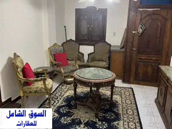 شقه للإيجار كمقر اداري في غرب سوميد موقع مميز للمحور بحديقه ومدخل خاص