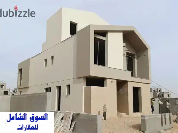 استلام فوري! فيلا فاخرة تشطيب نصي في كمبوند...