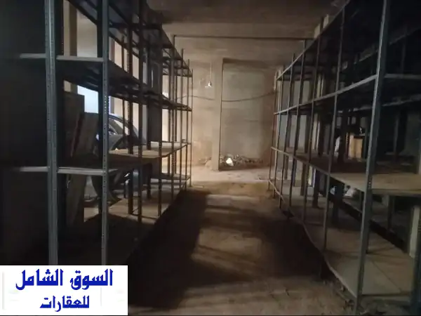 مستودع للإيجار في دوحة عرمون - مساحة 550م²، ارتفاع...