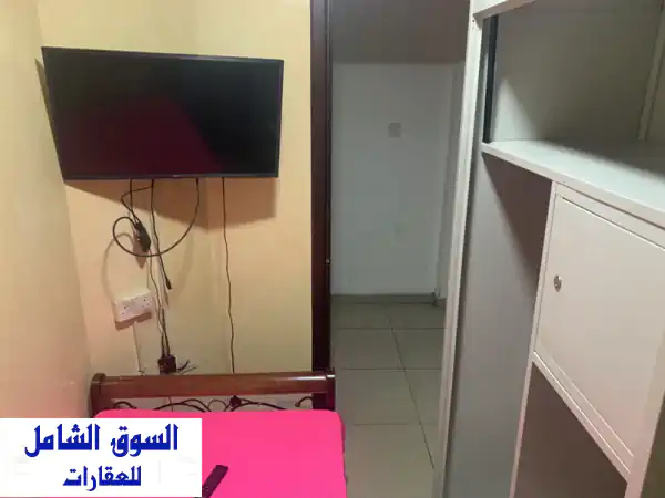 غرفة خادمة فاخرة مع حمام خاص لشاب واحد - كورنيش عجمان (1100 درهم شامل)