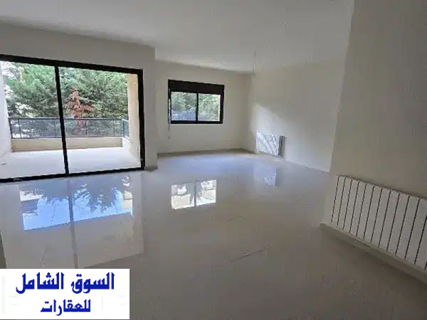 شقة فاخرة للبيع في بصاليم - جديدة كلياً، موقع متميز!