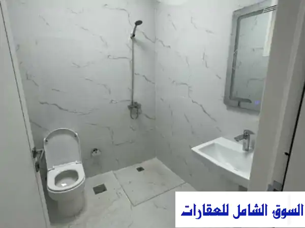 فيلا مستقلة للإيجار السنوي في الجيمي العين - 6 غرف نوم، حوش واسع، وقريبة من كلية الفلاح!
