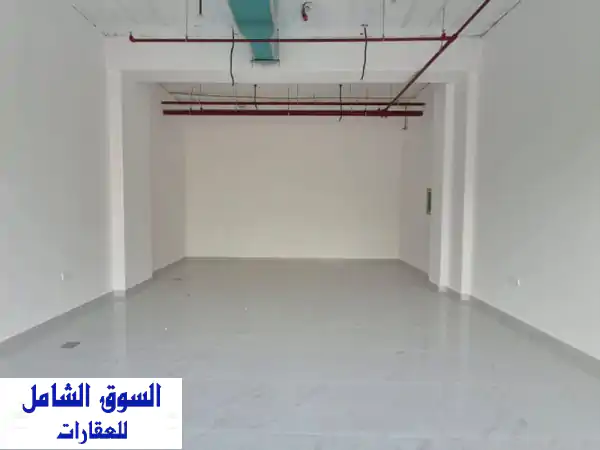فرصة ذهبية! 4 محلات تجارية للإيجار في الجيمي - موقع استراتيجي على الشارع الرئيسي