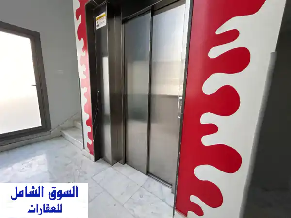 فيلا فاخرة للإيجار في الصديق | 13 غرفة، 4 صالات، 3 مطابخ!