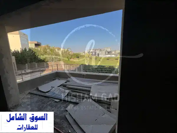 فيلا مستقلة فاخرة للبيع في بالم هيلز جولف إكستينشن...