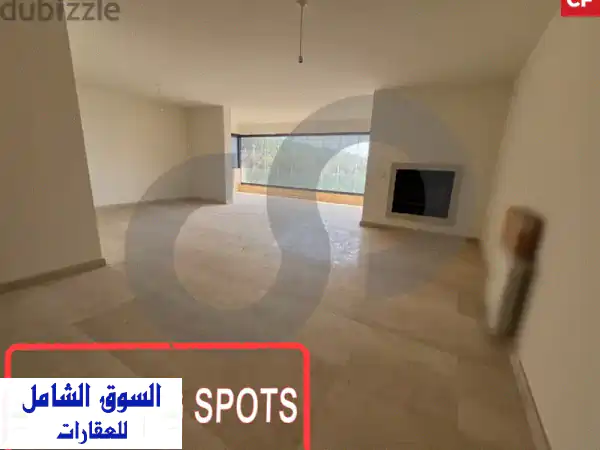 شقة فسيحة للبيع في مونتيفردي مع ٣ مواقف سيارات!...