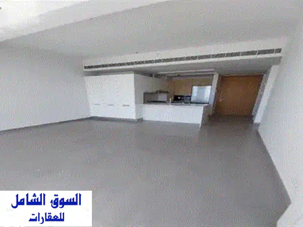 شقة فاخرة مطلة على البحر في قلب المدينة | إطلالة بانورامية ومساحة واسعة