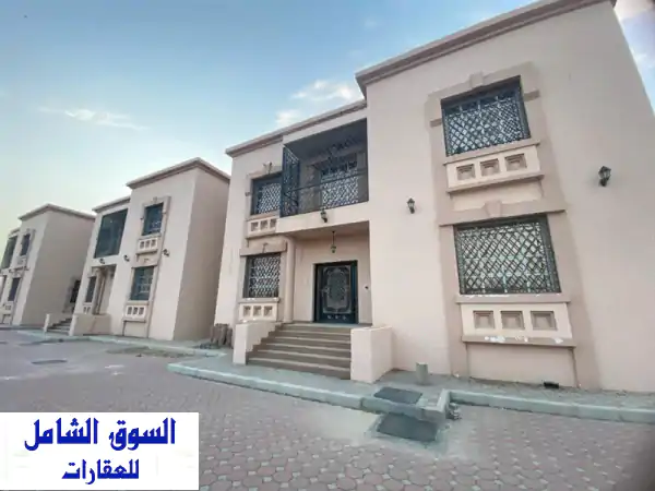 فلل تجارية فاخرة للإيجار في المرخانية | 10 غرف + حوش...