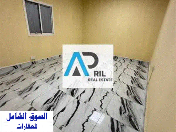 مكتب تجاري للإيجار في مصفح 37 - مساحة 350 قدم - سعر مميز!