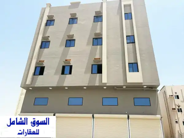فرصة استثمارية رائعة! مبنى سكني جديد + محلات تجارية...