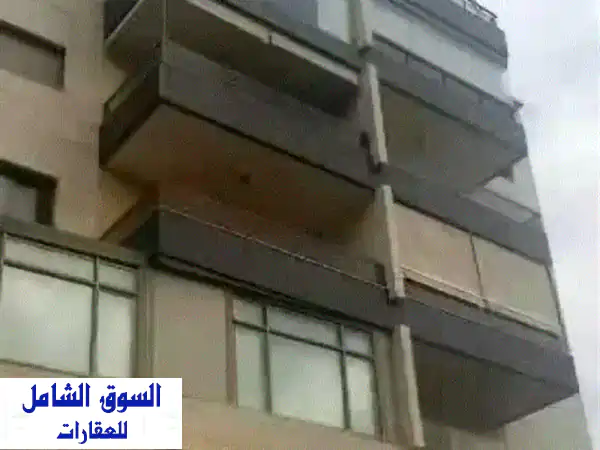 شقة عائلية فسيحة مع تراس وإطلالة خلابة في...