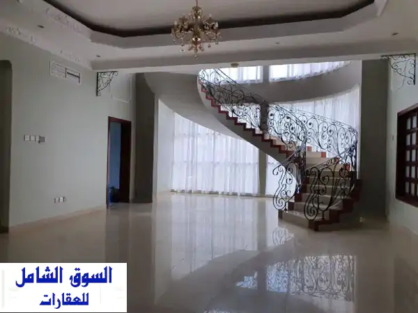 فيلا فاخرة للإيجار في السيف - مثالية لمشاريعك التجارية! (8 غرف، 5 حمامات)