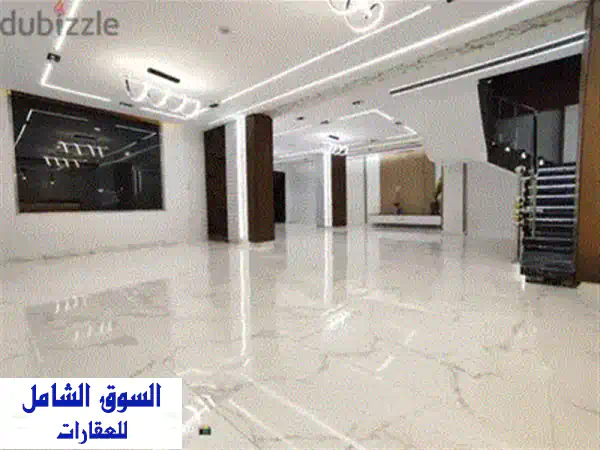 شقة فاخرة للبيع في الهرم - 250 متر - إطلالة مميزة على شارع الهرم!