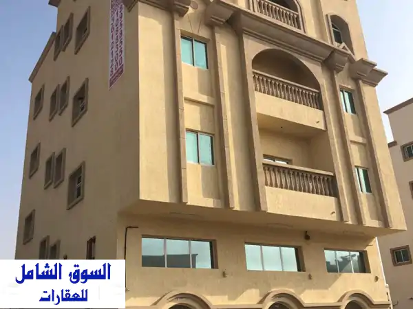 فرصة استثمارية مميزة! محل تجاري واسع في بناية...