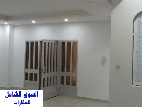 للإيجار في النهضة، بيت حكومي مجدد ومرمم بالكامل، يتكون من 6 غرف، صالتين، فناء، مطبخ كبير جديد، ...