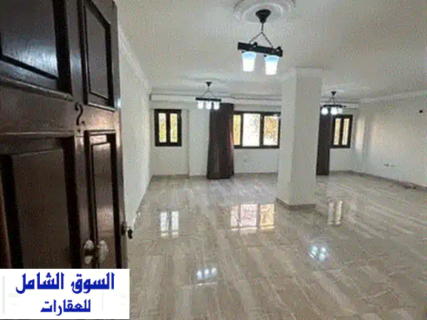 شقة فاخرة نصف تشطيب للبيع في كمبوند جرين 5 - مساحة 208 متر - فرصة استثمارية رائعة!