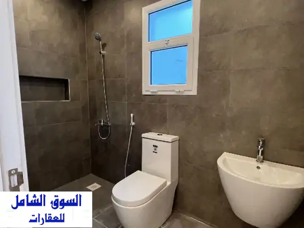 فيلا فاخرة للبيع في مدينة عيسى - تشطيب راقي ومساحة واسعة!