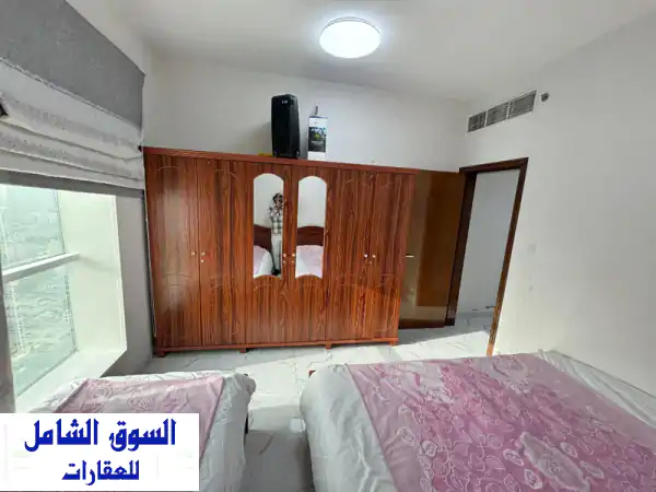 شقة فاخرة غرفتين وصالة للبيع في أبراج الواحة، إطلالة خلابة على خور عجمان!
