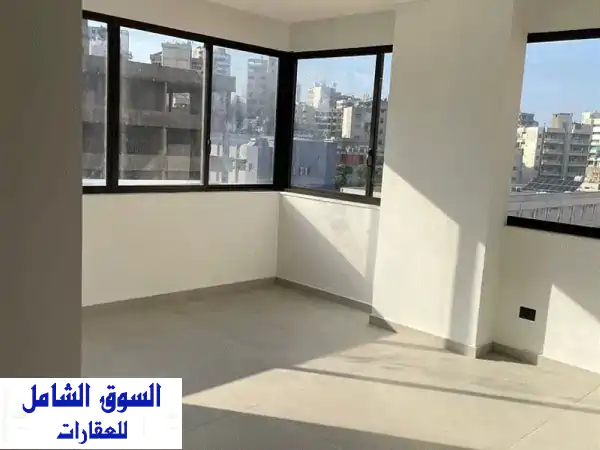 مكتب فاخر للبيع في الدكوانة - 120 متر مربع، موقع متميز!